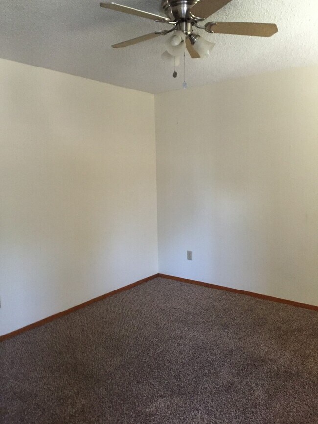 Building Photo - EASTSIDE - 909