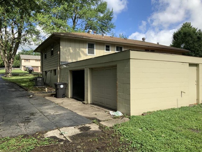 Building Photo - 15505 Allen Ave