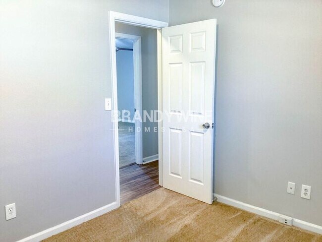 Foto del edificio - MOVE IN BY MARCH 15TH AND RECEIVE $1000 OF...