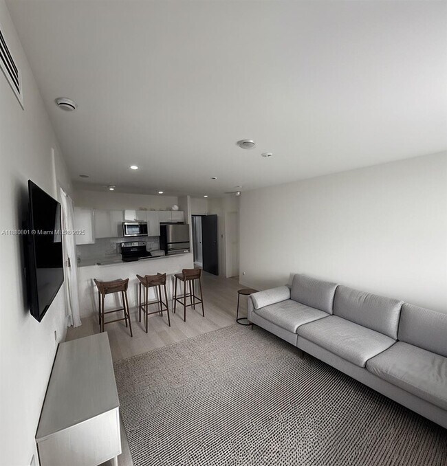 Foto del edificio - 1091 E 17th St