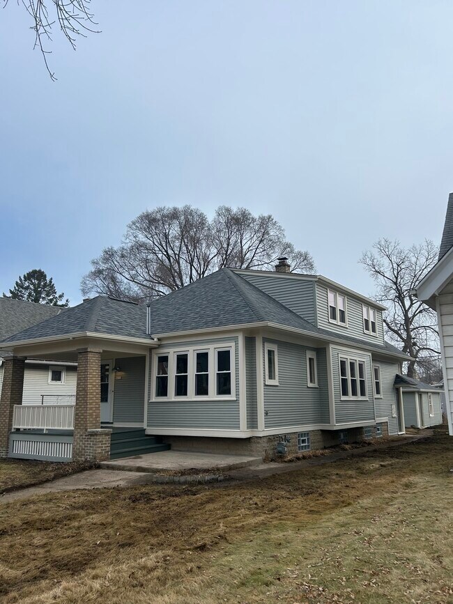 Building Photo - Mohawk Home