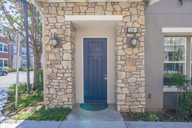 Foto del edificio - 2239 Rolling River Ln