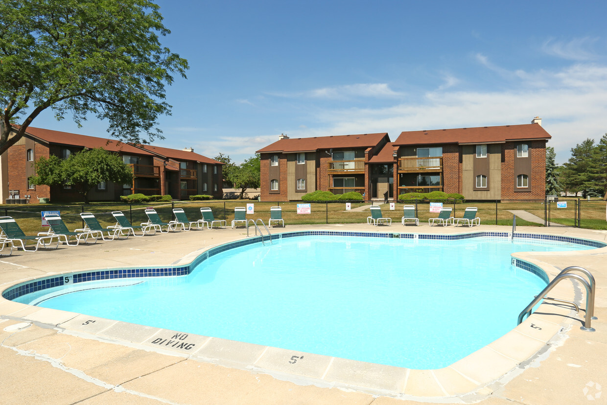 The Elms at Granada Apartments in Flint, MI