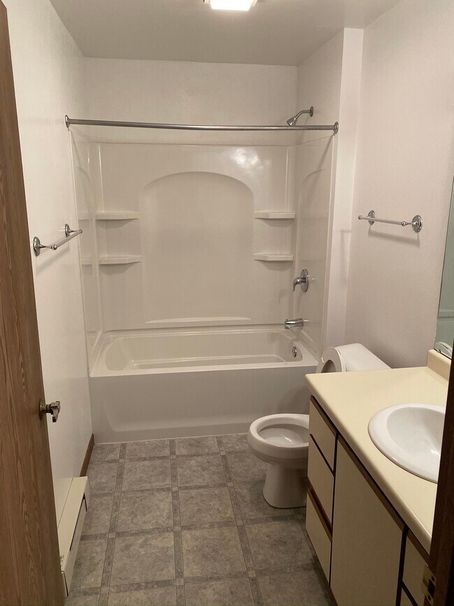 Bathroom - 807 Meadowview Ln