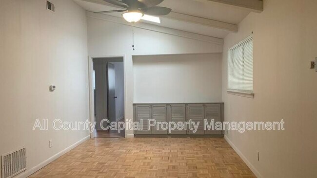 Building Photo - 609 Bissonet Ln
