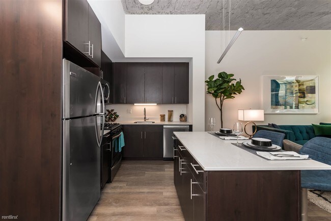 Building Photo - 1 br, 1 bath Apartment - MODE Lakeview 404