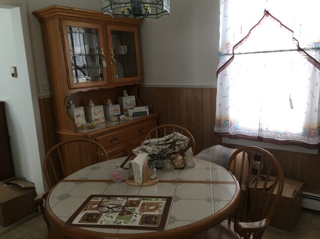 Eat-in kitchen - 455 Horace Ave