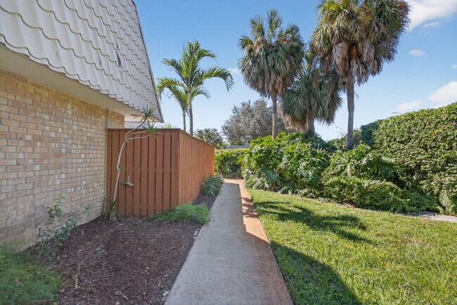 Building Photo - 1700 Embassy Dr
