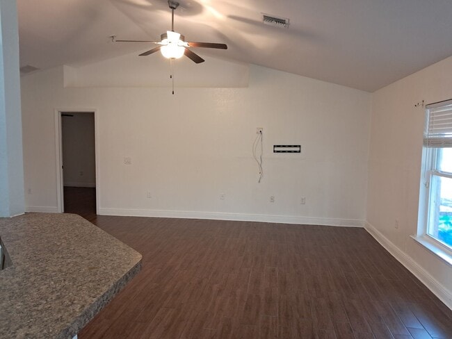 Building Photo - Beautiful 3 Bedroom +Den Pool Home for Rent!!!