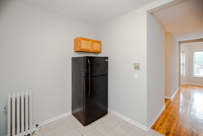 Building Photo - 435 E Oakwood Blvd