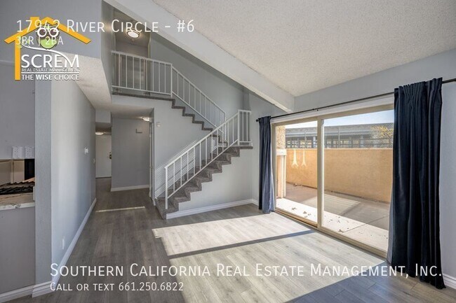 Building Photo - Three Bedroom Townhouse in Canyon Country