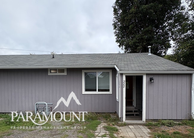 Great location, Great price! - Great location, Great price! Townhome