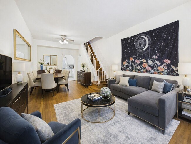 Foto del edificio - Renovated 2BR w/ HW Floors, New Kitchen, A/C, W/D, Small Yard