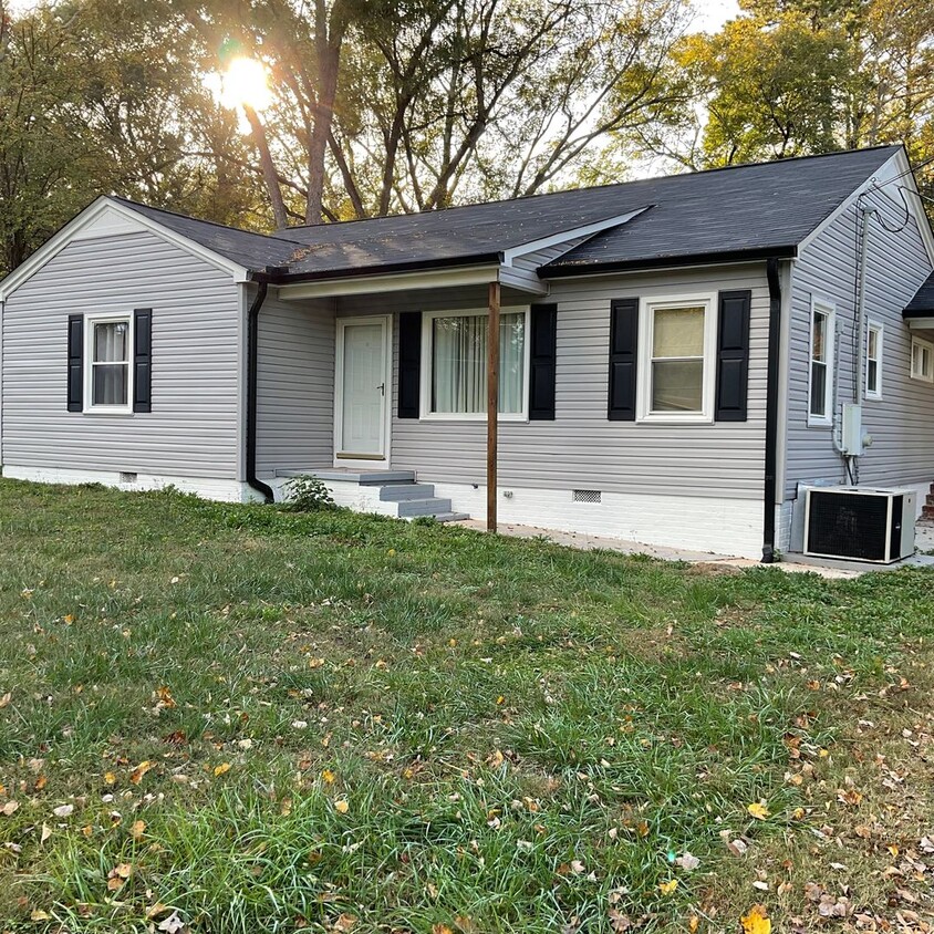 Primary Photo - Home with 3 Bedrooms, 1 1/2 Baths off Hwy ...