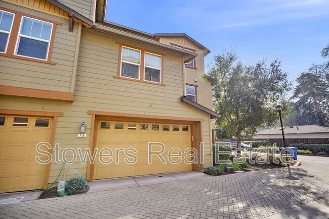 Building Photo - 718 El Paseo Cir