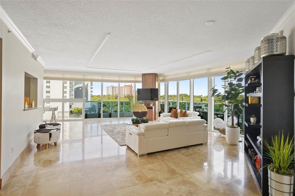 Primary Photo - 715 Bayshore Dr