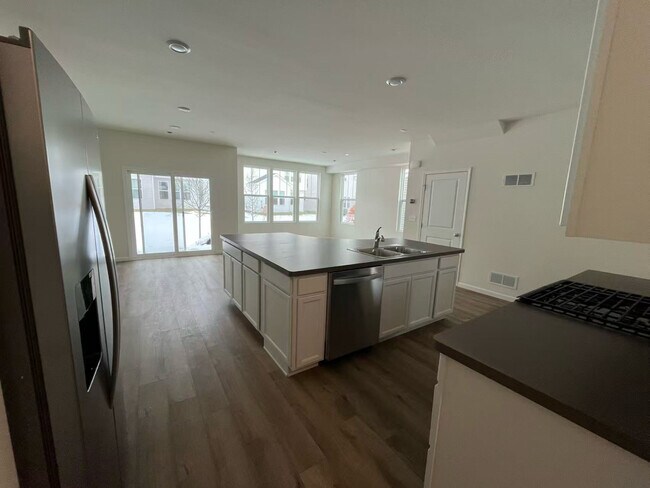 Foto del edificio - 5922 Hawkweed Dr