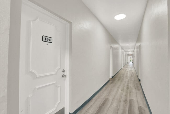 Foto del edificio - 299 SW 7th St