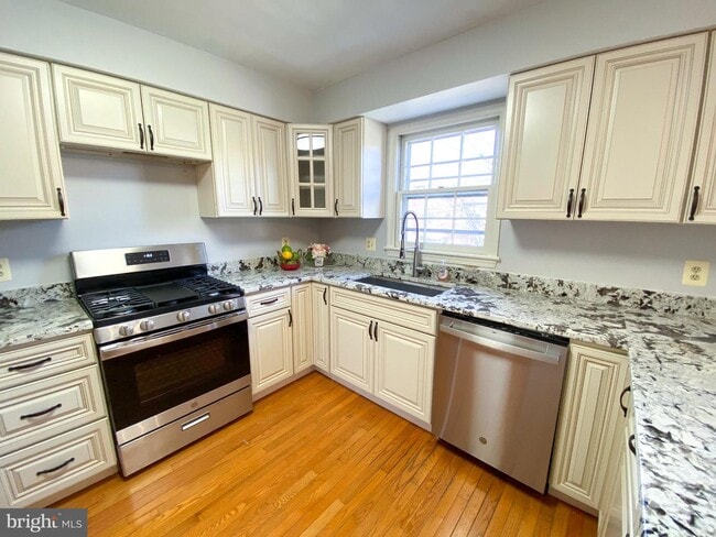 Building Photo - 10100 Bushman Dr