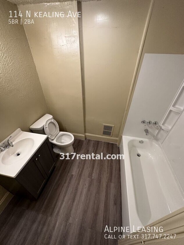 Building Photo - Spacious 5 bedroom