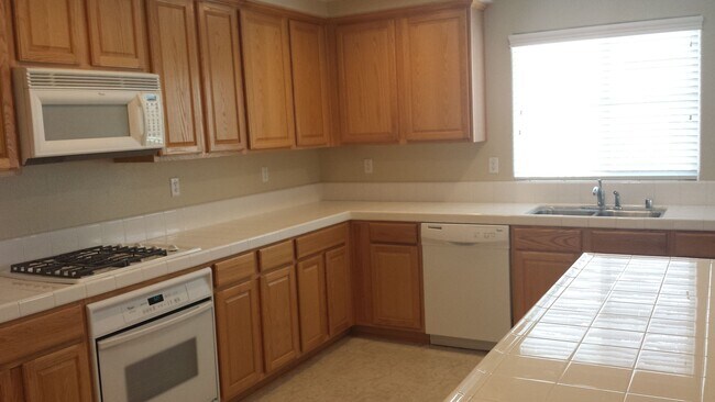 Foto del edificio - Charming 4-Bedroom Home in Desirable Sprin...