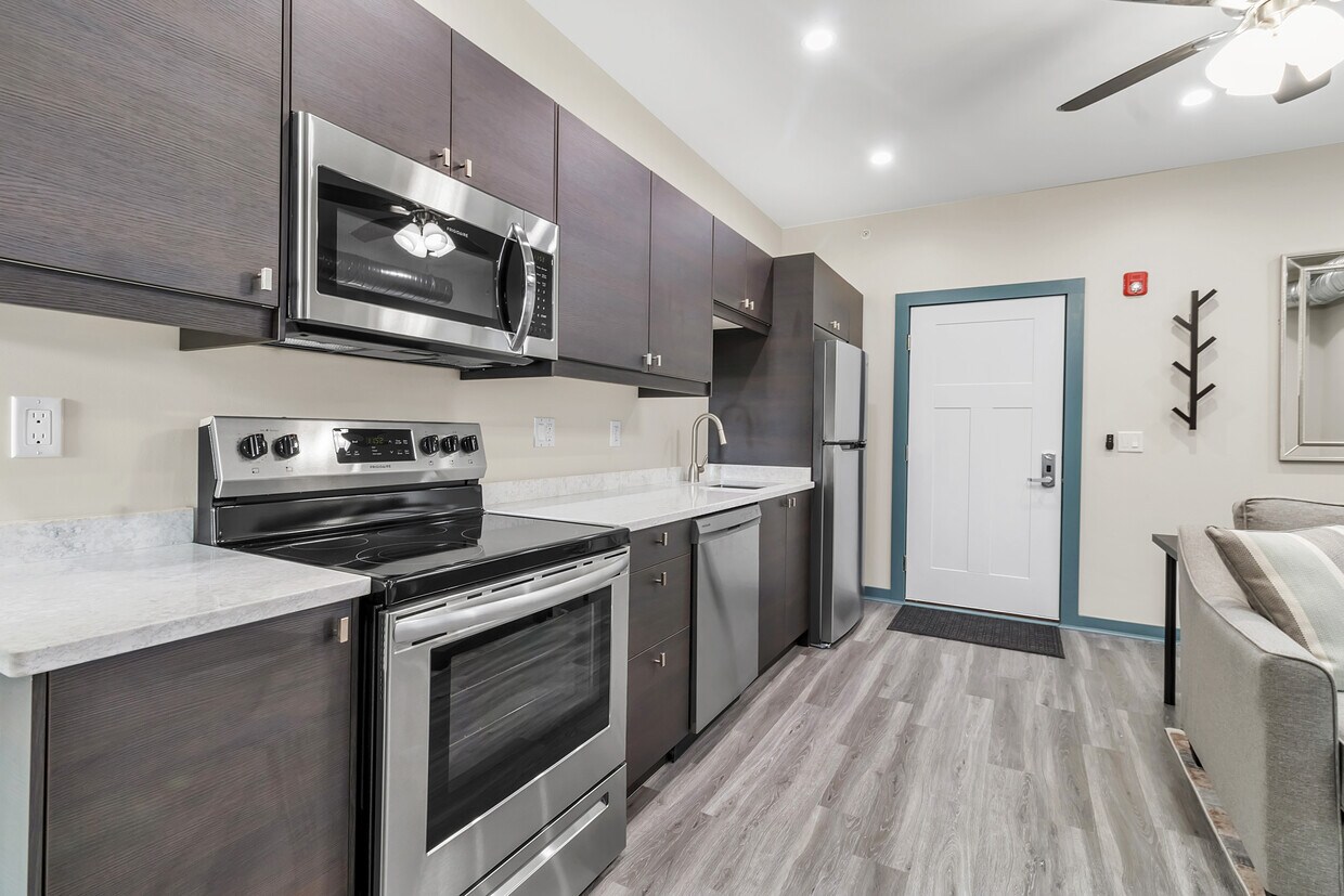 Foto principal - 36-50 E Utica St