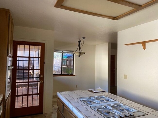 Building Photo - Very nice and comfortable Alta Sierra Home