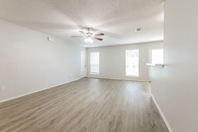 Foto del edificio - 3 BR/2BA | Newly Renovated Single Family Home | 1-Car Covered Parking | Gated backyard!