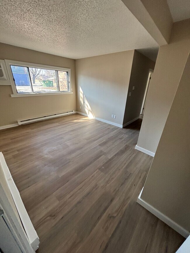 Foto del edificio - Two bedroom one bath apartment