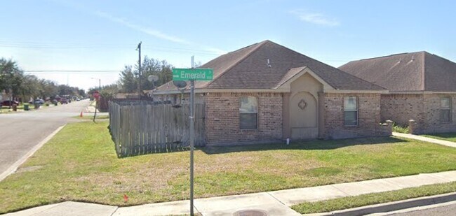 Foto del edificio - 705 W Emerald Dr