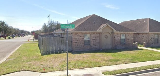 Building Photo - 705 W Emerald Dr
