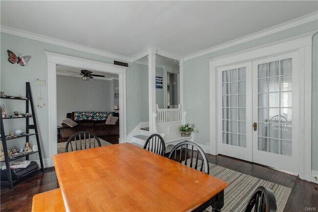 Comedor - 218 S Pleasant St