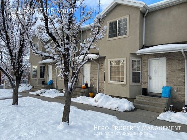 Foto del edificio - Huge Townhome in coveted East Cottonwood H...