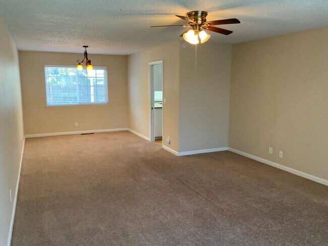 Building Photo - Gorgeous 4 bedroom Home in Fairfield..... ...