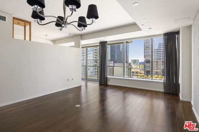 Foto del edificio - 1155 S Grand Ave