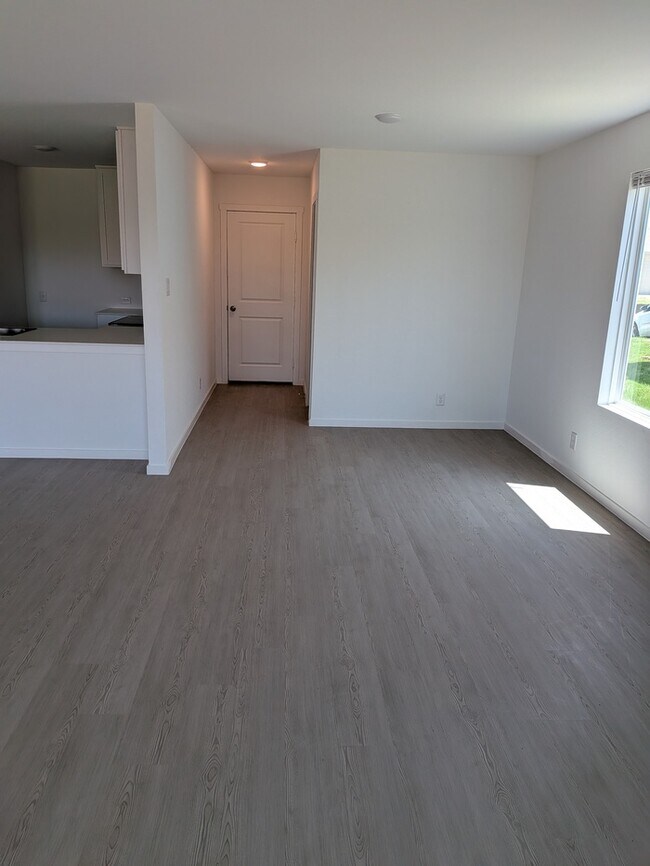 Building Photo - 1718 Charlie Cv
