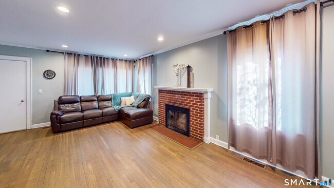 Foto del edificio - 1768 Ella T Grasso Blvd