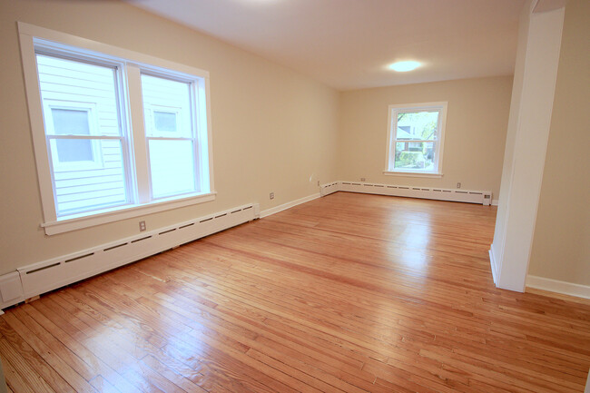 Living and dining area - 1717 Greenwood St