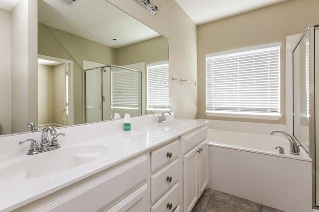 Building Photo - 2316 Charisma Dr