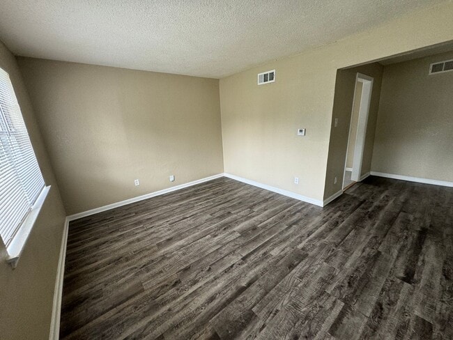 Building Photo - 87 Eastview Dr