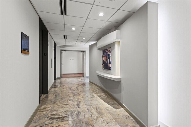 Foto del edificio - 3338 Peachtree Rd NE