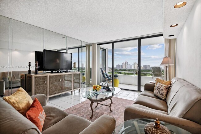Foto del edificio - 20355 NE 34th Ct