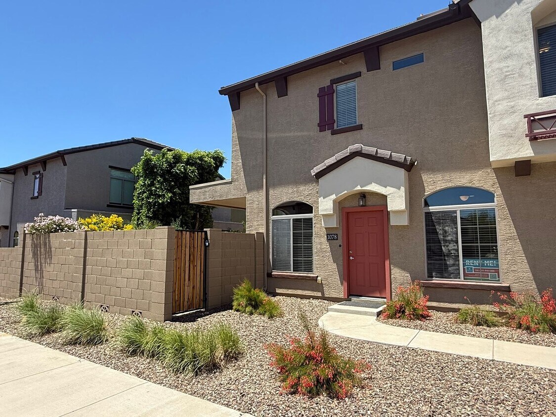 Primary Photo - 2 Bedroom Townhome In Gated Community of P...