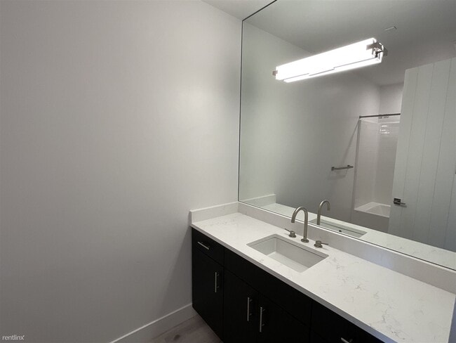 Building Photo - 1 br, 1 bath Condo - 2051 Cross Street 206