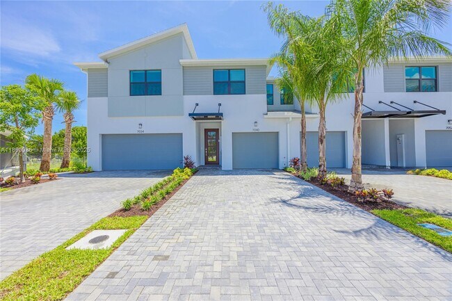 Foto del edificio - 7040 Channing Ave