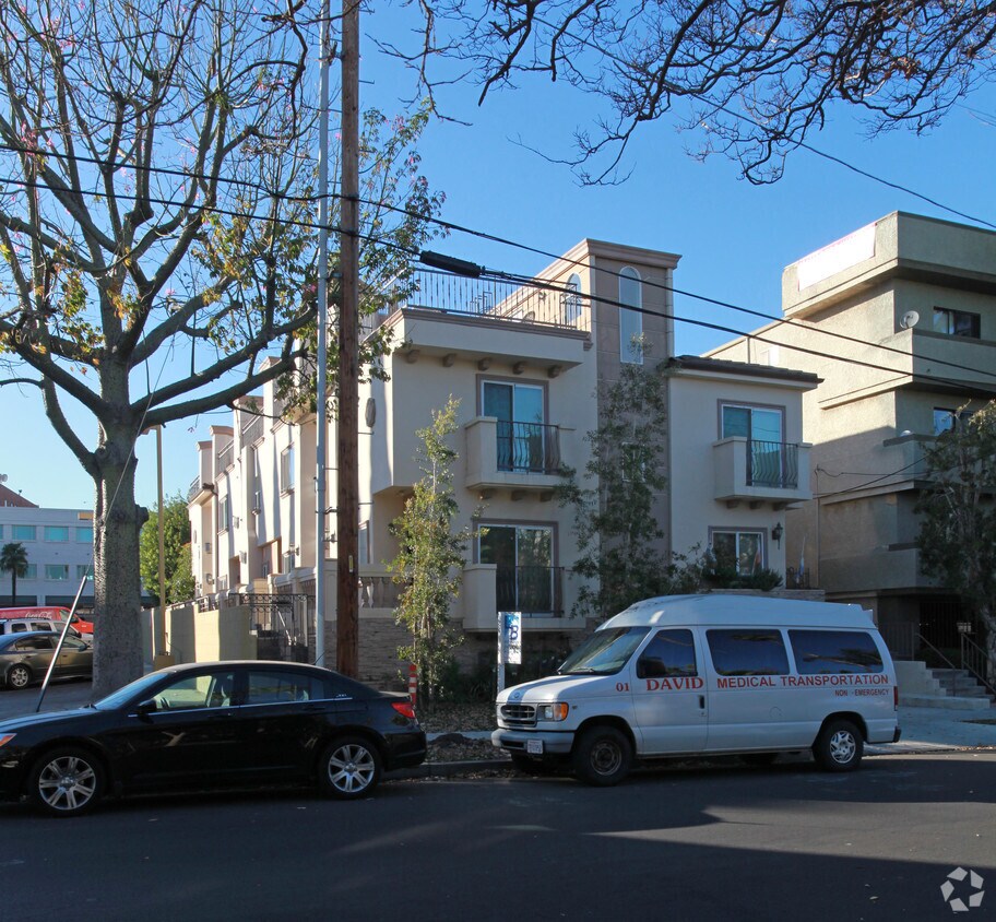 Building Photo - 4325 Stern Ave