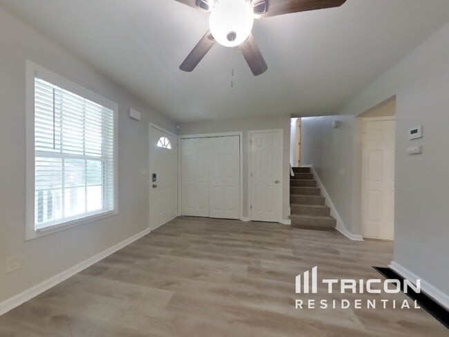 Building Photo - 250 Woodwind Dr