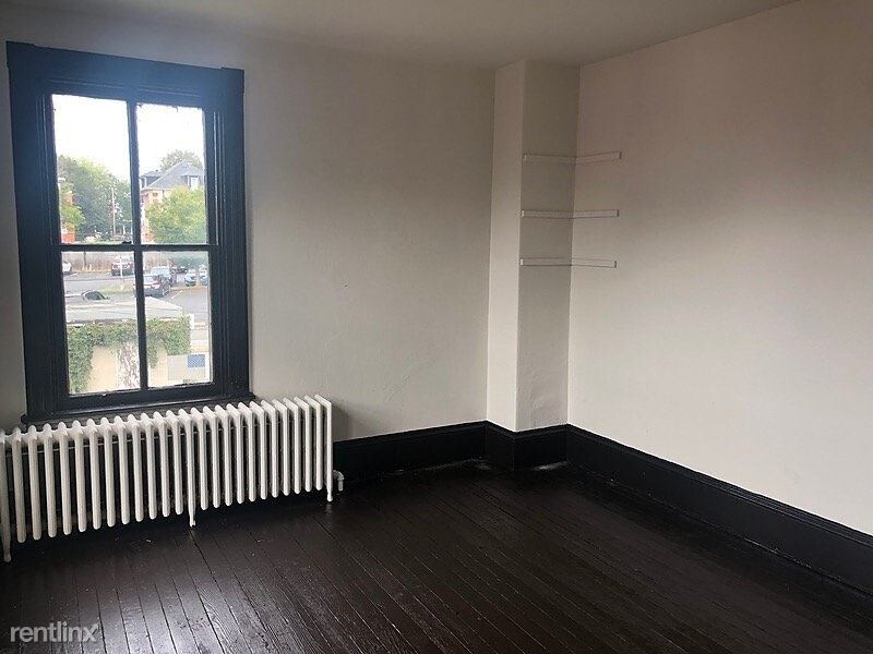 Primary Photo - 130 College Ave