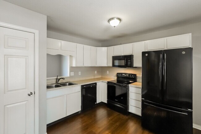 Building Photo - 9016 Hosta Way