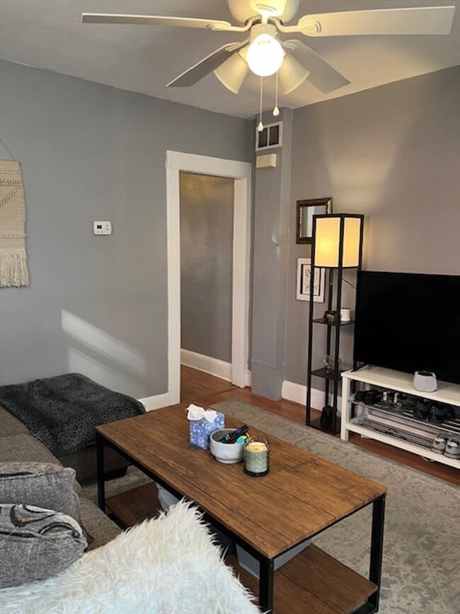 Building Photo - Lovely Hampden EOG 2bd/2ba Rowhome w CAC &...